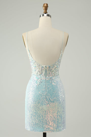 Vestido de fiesta corto con tirantes finos en azul claro brillante y abertura